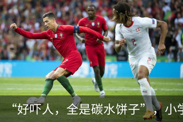 “好吓人，全是碳水饼子”，小学男生吃饭火了，网友：快戒面条吧